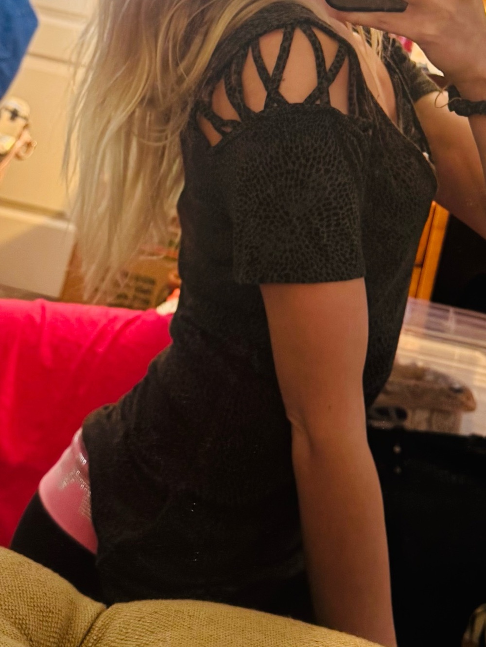 👑 Size XSmall Animal Print Short Sleeve Knit Top with Cutout Shoulder Detail